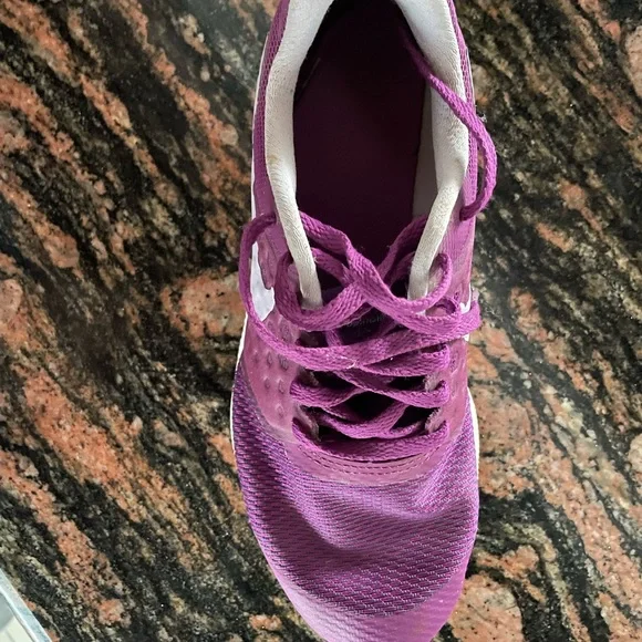 Nike light weight sneakers. Size 4.5 Uk (23cms). Condition 10/10 - Picture 5 of 6